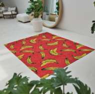 Unik matta med banan-motiv. Mattan tillhör Pop Collection från Louis De Poortere. I kollektionen finns flera olika mattor med ikoniska mönster som sätter en personlig prägel på ditt hem. 