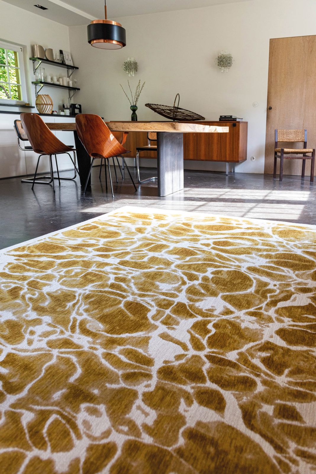 Fantastisk matta från Louis De Poortere. Det vackra mönstret är inspirerat av vattnets skönhet. 