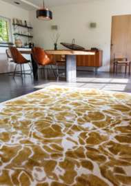 Fantastisk matta från Louis De Poortere. Det vackra mönstret är inspirerat av vattnets skönhet. 